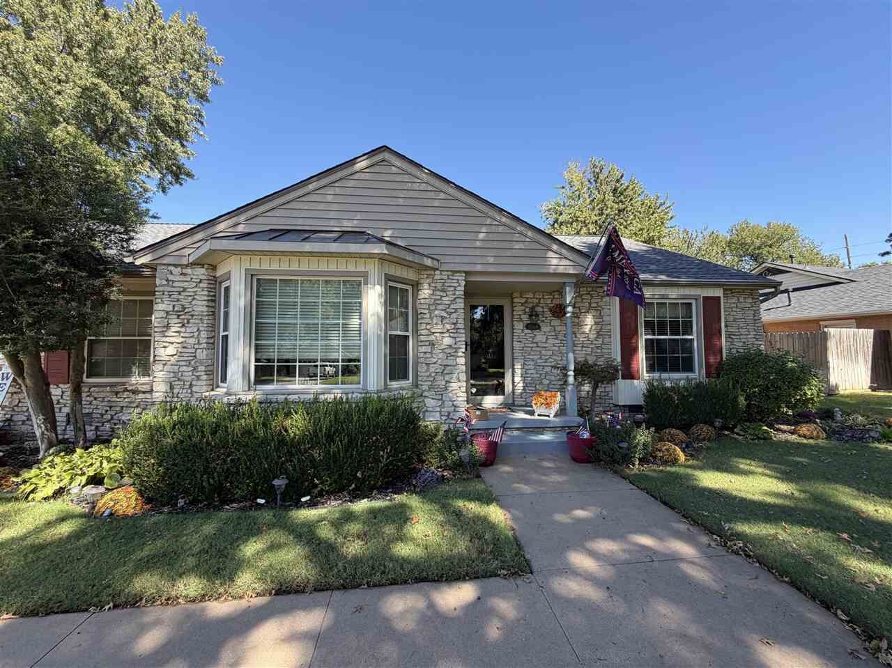 Property Photo:  2509 Mockingbird Lane  OK 74604 