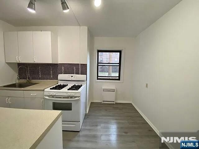 Property Photo: 401 Park Place 1F NJ 07024