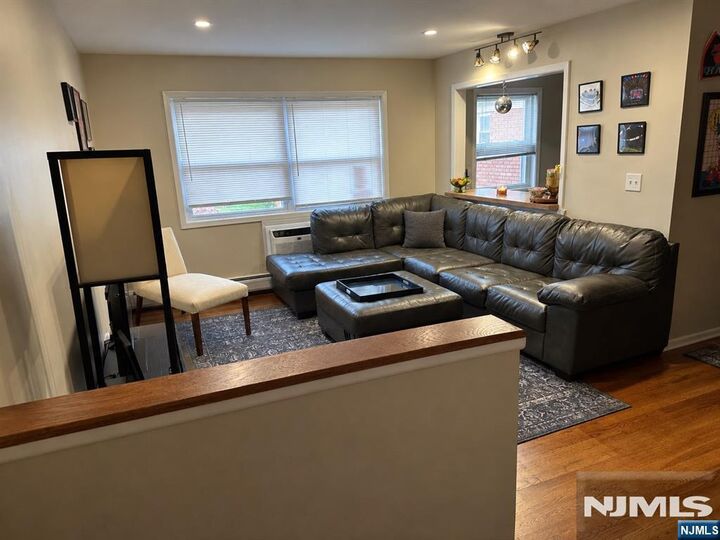 Property Photo:  16 Knox Terrace 2D  NJ 07470 