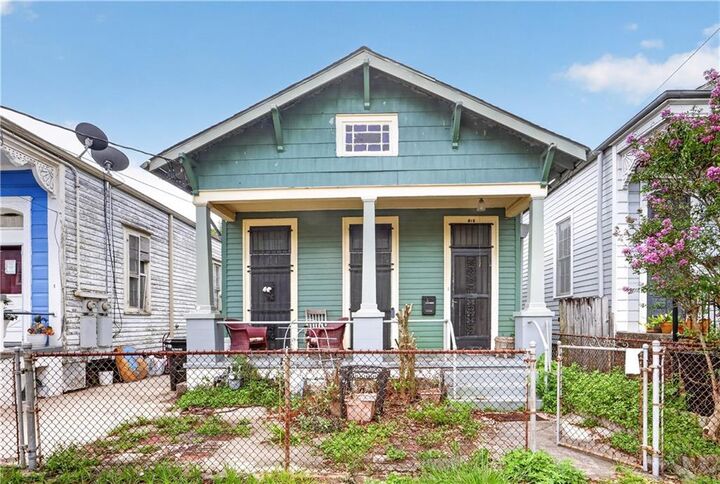 Property Photo:  616 2nd Street  LA 70130 