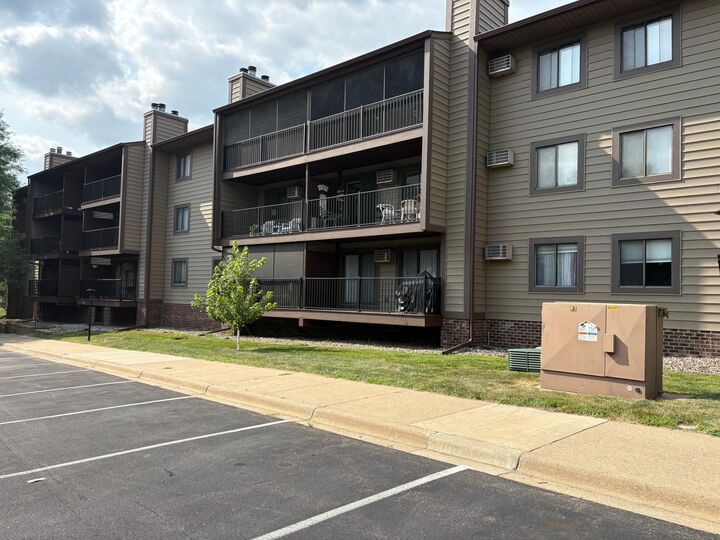Property Photo:  7301 W 101st Street 102  MN 55438 