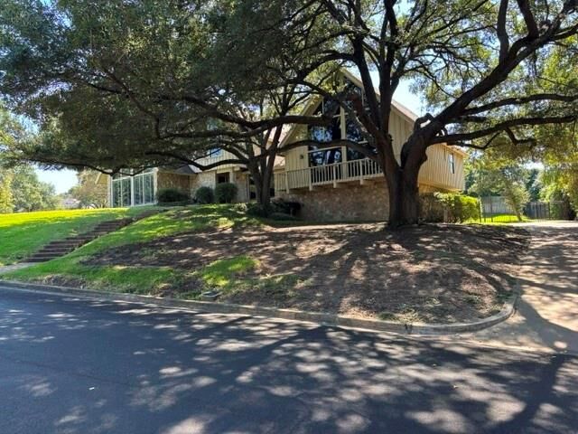 Property Photo:  2900 Inverness Drive  TX 76710 