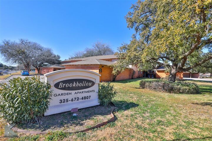 Property Photo: 2600 Ivanhoe Lane 201 TX 79605