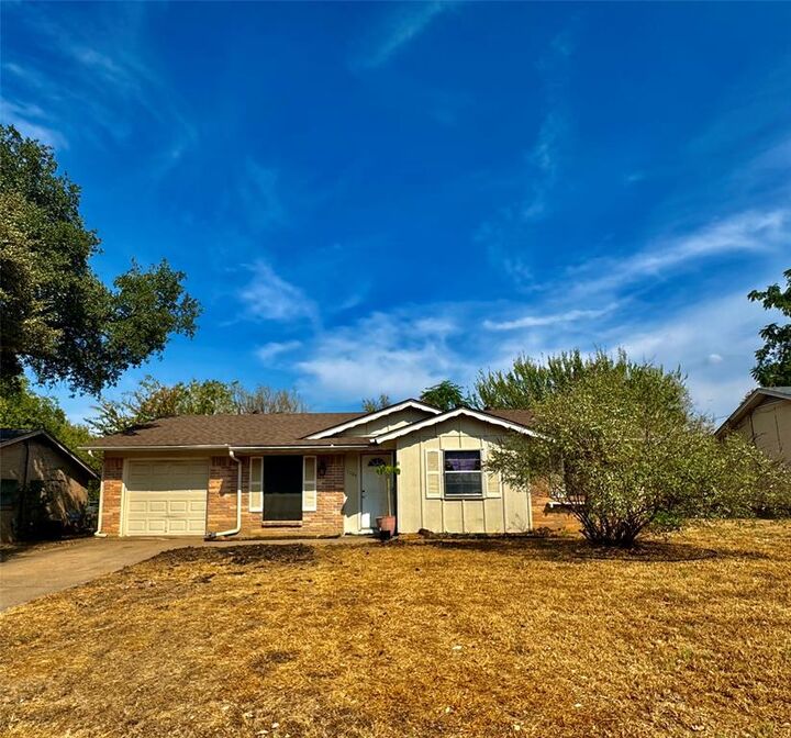 Property Photo:  1104 Crane Drive  TX 76039 