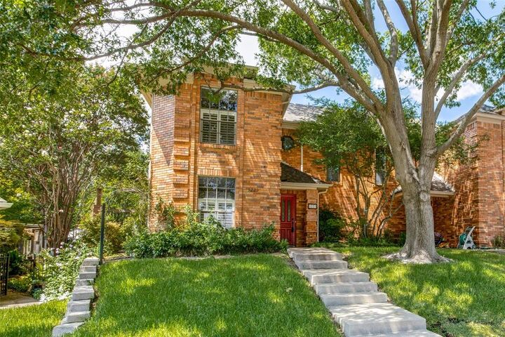 Property Photo: 9229 Highedge Circle TX 75238