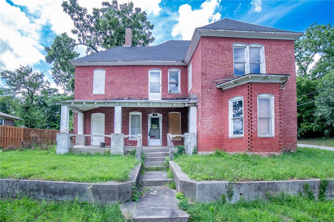 Property Photo:  195 N A Street  AR 72719 
