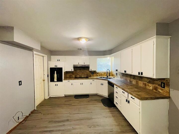 Property Photo: 1329 NW 105th Terrace OK 73114