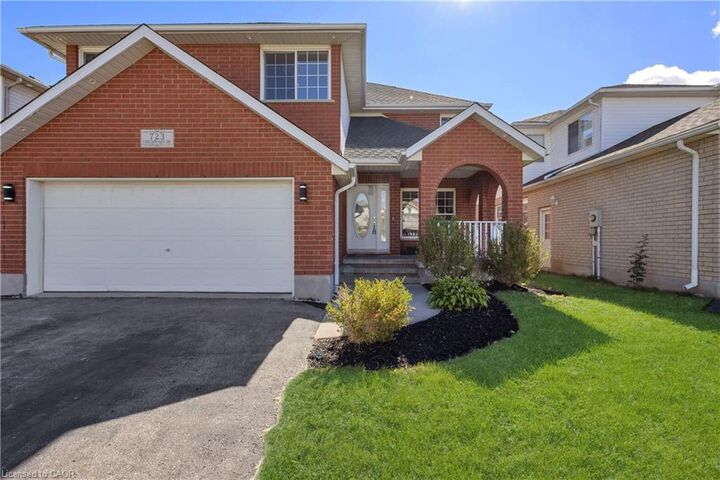 Property Photo:  723 Chesapeake Drive  ON N2K 4G4 