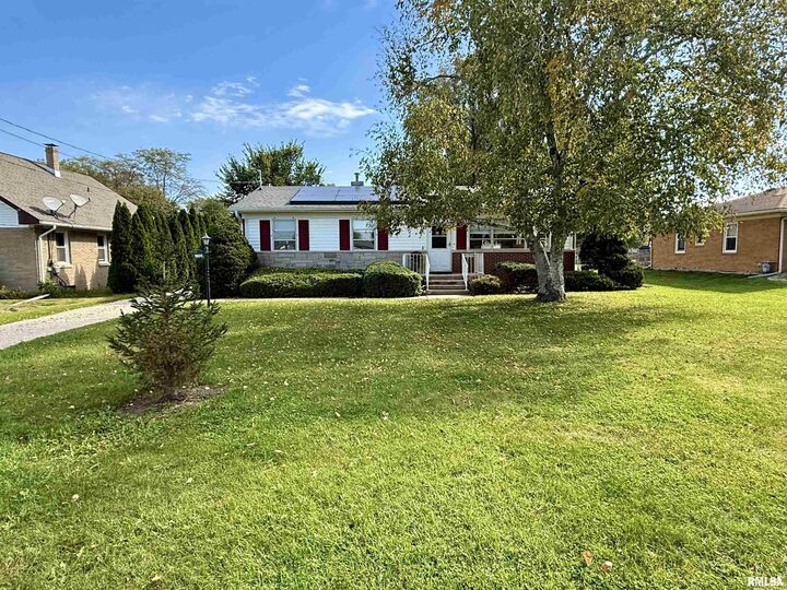 Property Photo:  1601 Jefferson Street  IL 61401 