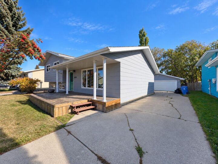 Property Photo:  5739 55 Street  AB T4T 1J7 