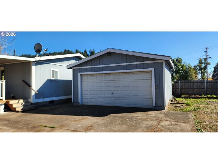 Property Photo:  1286 S 59th St  OR 97478 