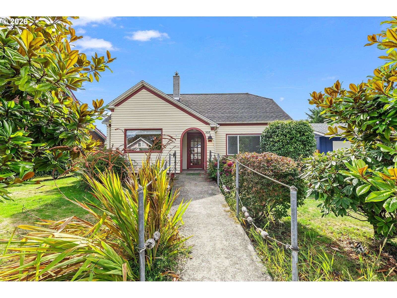 Property Photo:  509 Spruce St  WA 98624 