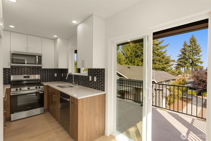 Property Photo:  5620  Wetmore Avenue C  WA 98203 