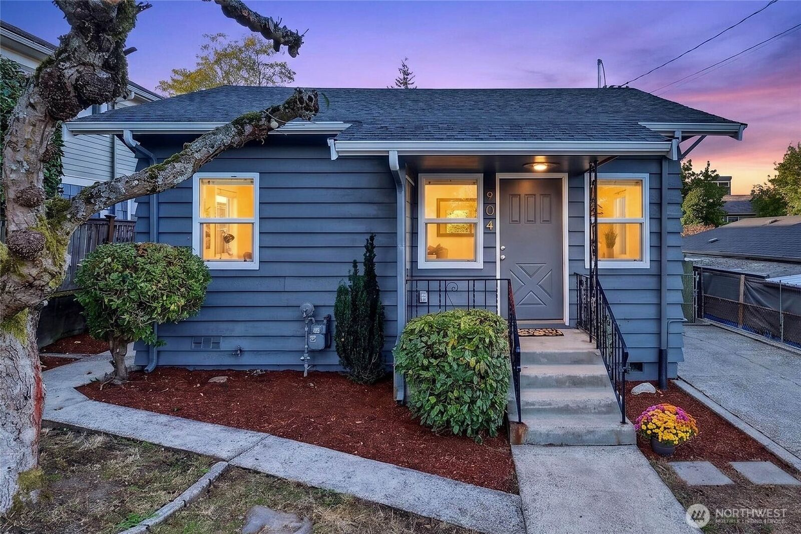 Property Photo: 904 N 103rd Street WA 98133