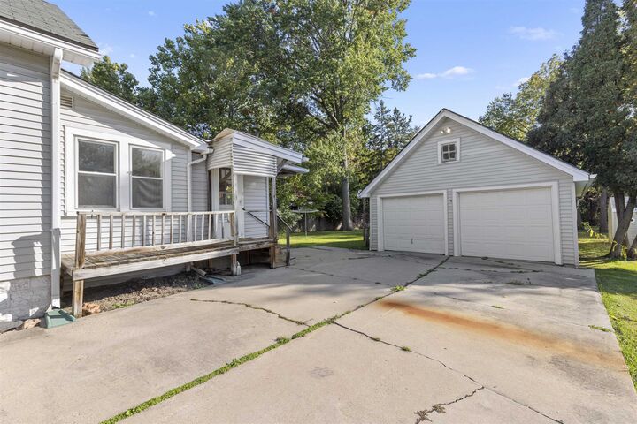 Property Photo:  408 Daisyfield Boulevard  IL 61102 