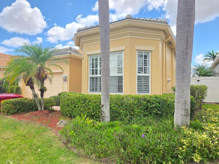 Property Photo: 7200 Demedici Circle FL 33446