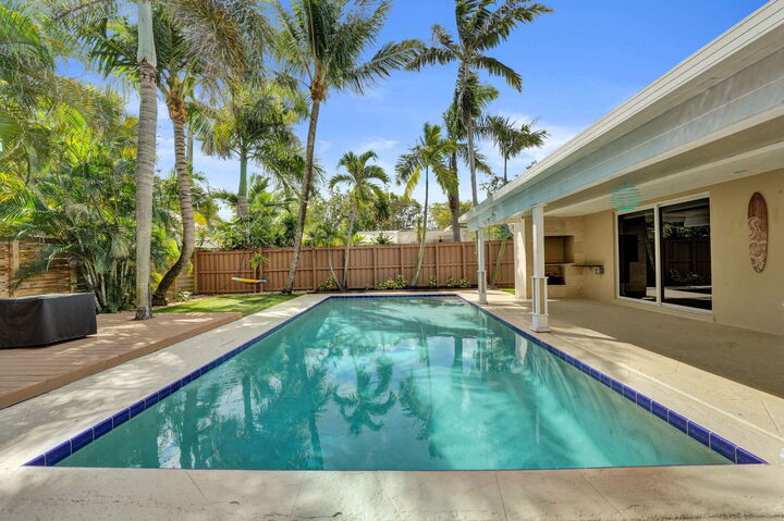 Property Photo:  5404 NE 22nd Avenue  FL 33308 