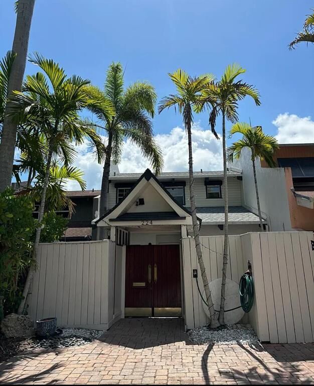 Property Photo: 224 NE 16th Terrace FL 33301