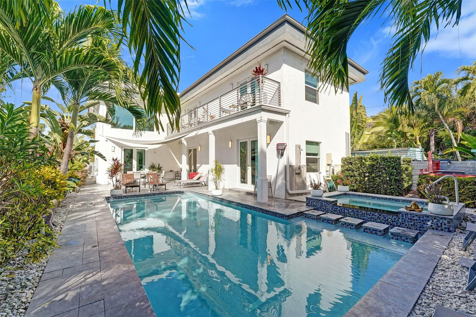 Property Photo:  2502 NE 6th Avenue  FL 33305 