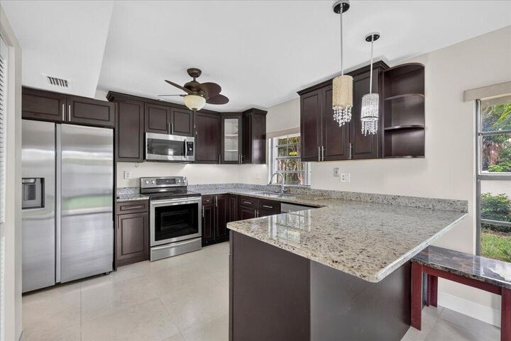 Property Photo: 572 SW 28th Avenue FL 33445