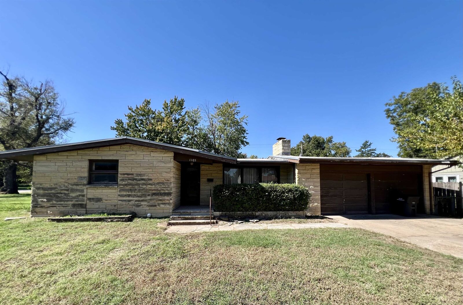 Property Photo:  1105 N 7th  KS 67005 