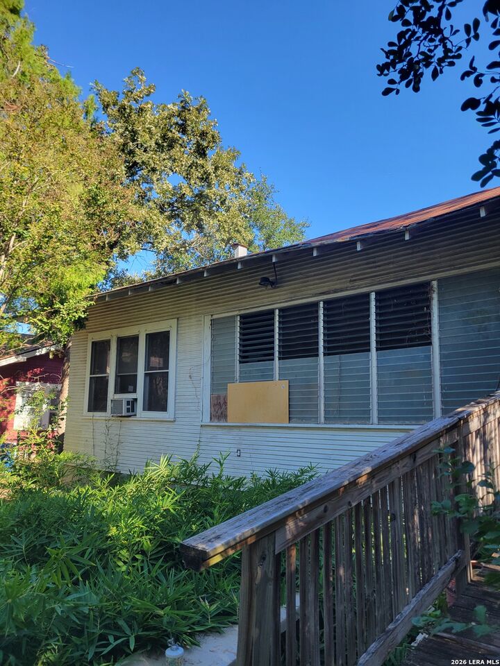 Property Photo:  722 E Woodlawn Ave  TX 78212 
