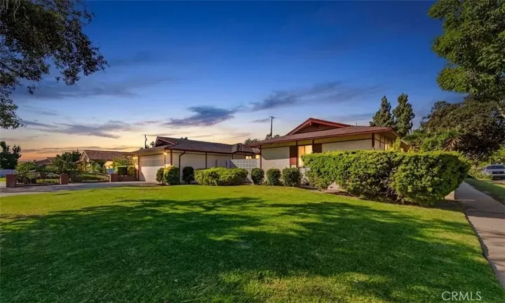 Property Photo:  1903 W Chanticleer Road  CA 92804 