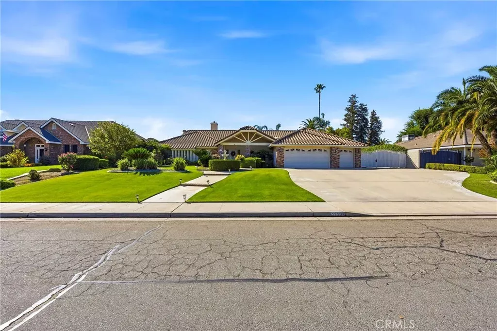 Property Photo:  12107 Red Rose Way  CA 93312 