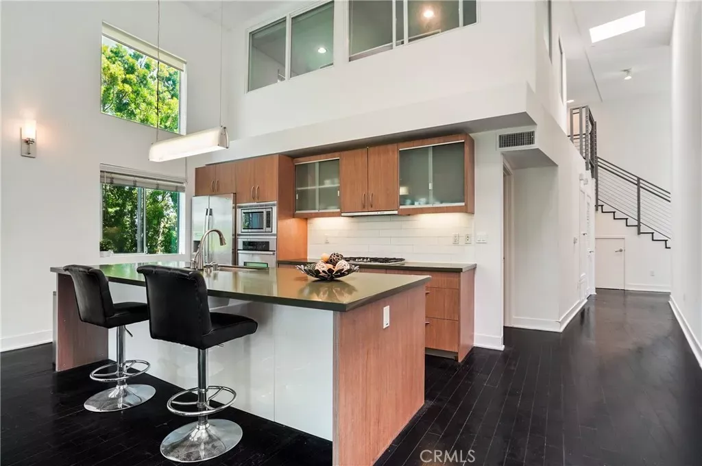 Property Photo:  12837 Moorpark Street 405  CA 91604 