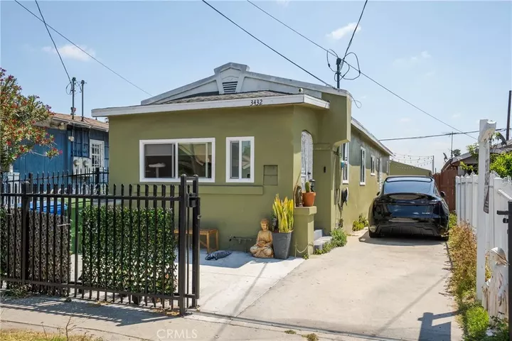 Property Photo: 3432 Arlington CA 90018