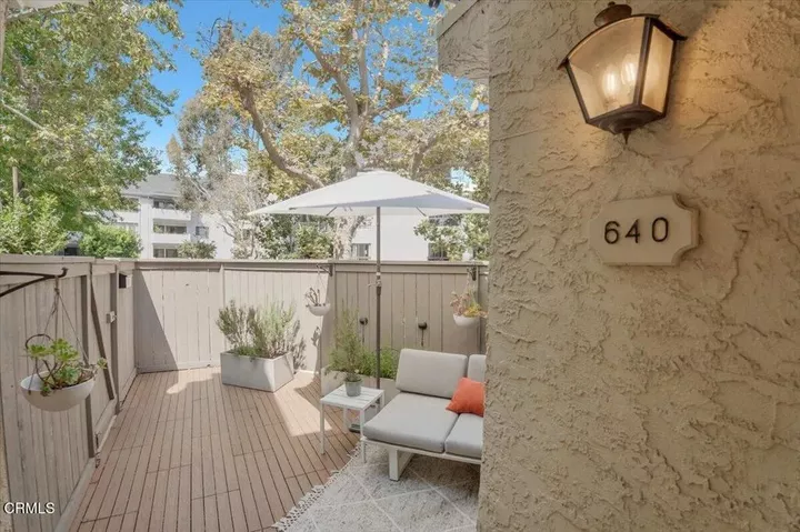 Property Photo:  640 640 Wilcox Avenue  CA 90004 