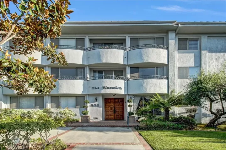 Property Photo:  972 E California 304  CA 91106 
