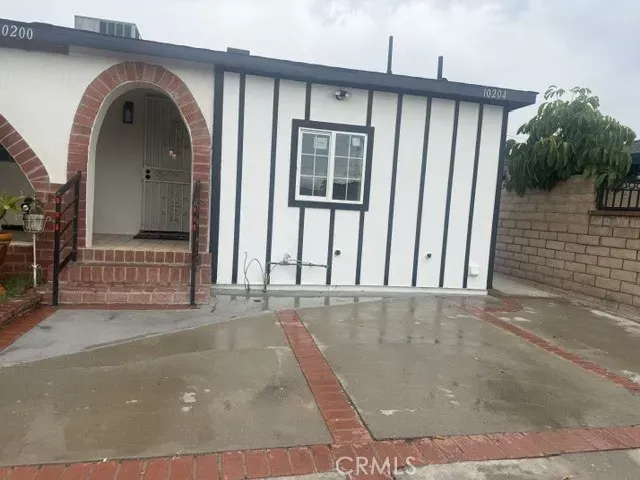 Property Photo:  10200-10204 N Rincon Avenue North  CA 91331 