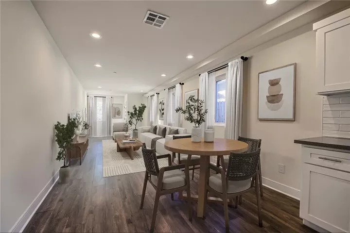 Property Photo:  622 N Serrano Avenue  CA 90004 