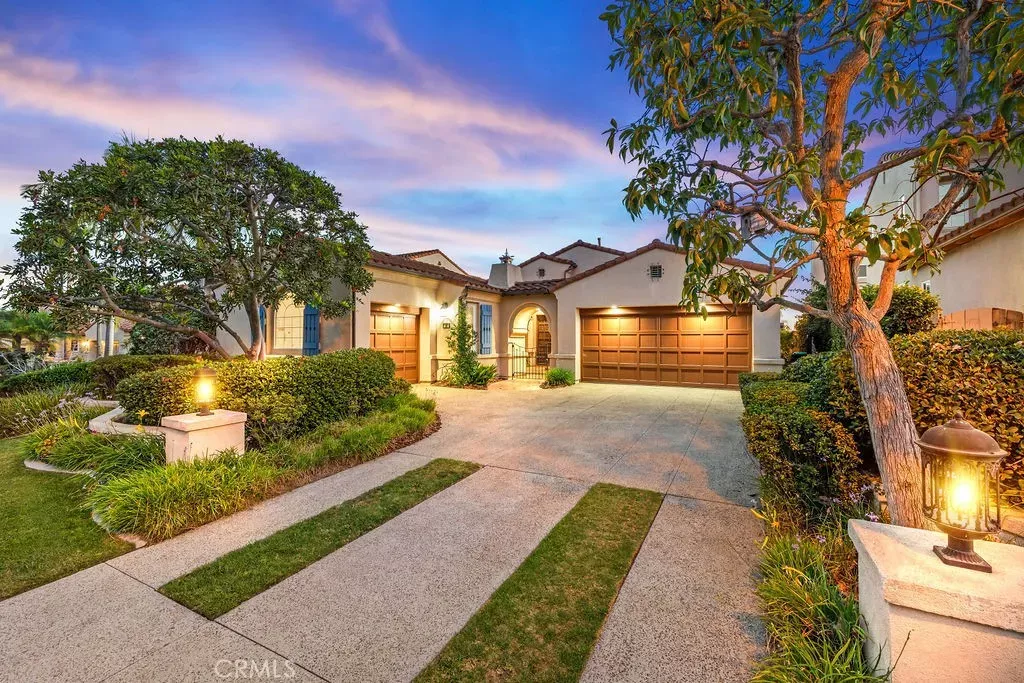Property Photo:  8 Chantonnay  CA 92677 