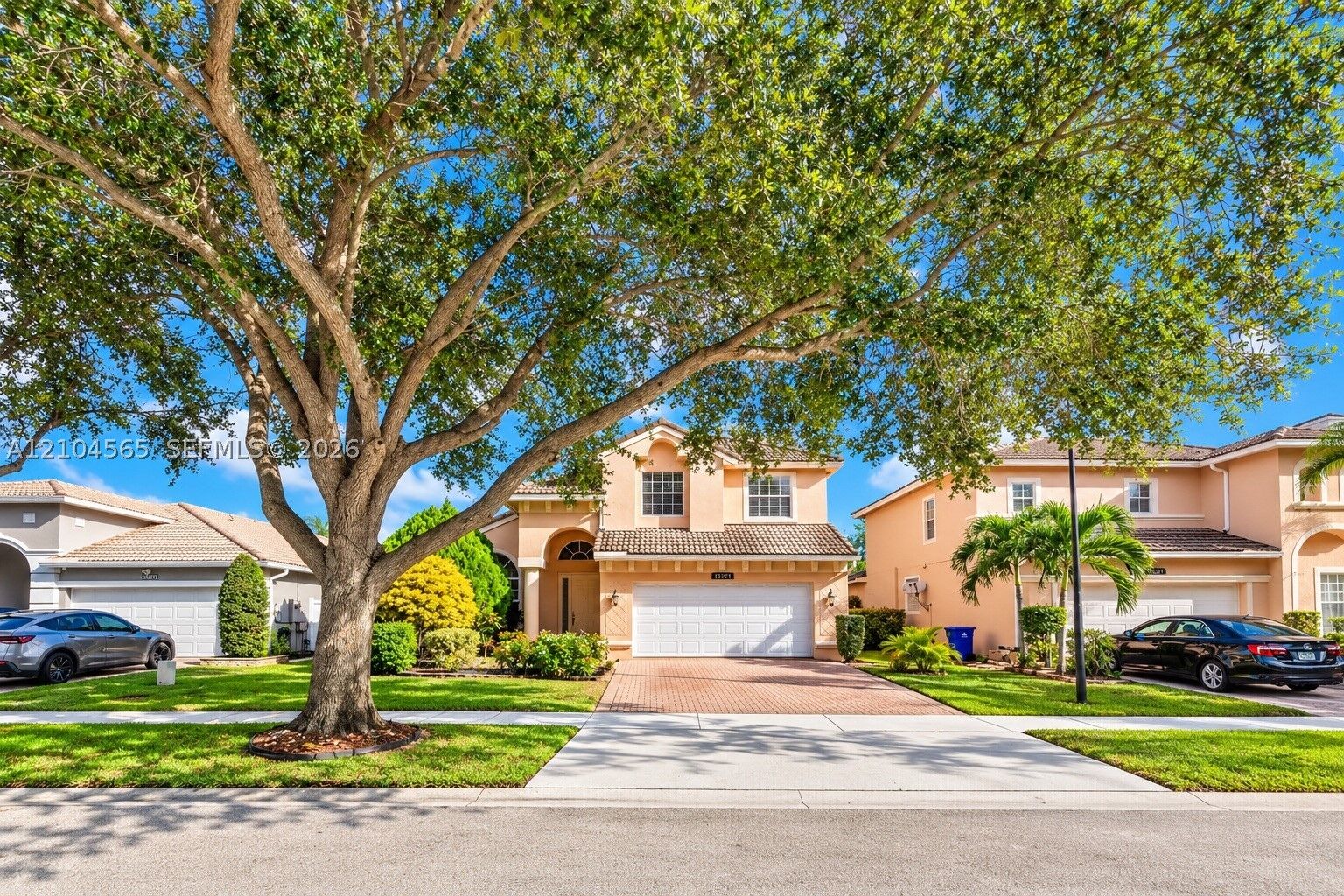 Property Photo:  15203 SW 52nd St  FL 33027 