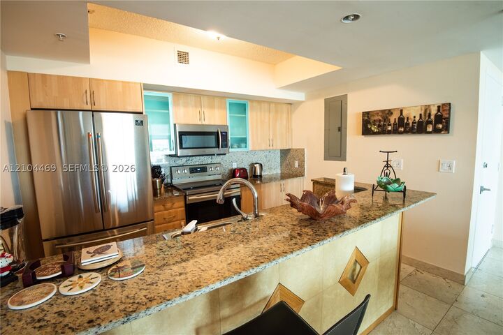Property Photo:  17555 W Atlantic Blvd Uph6  FL 33160 