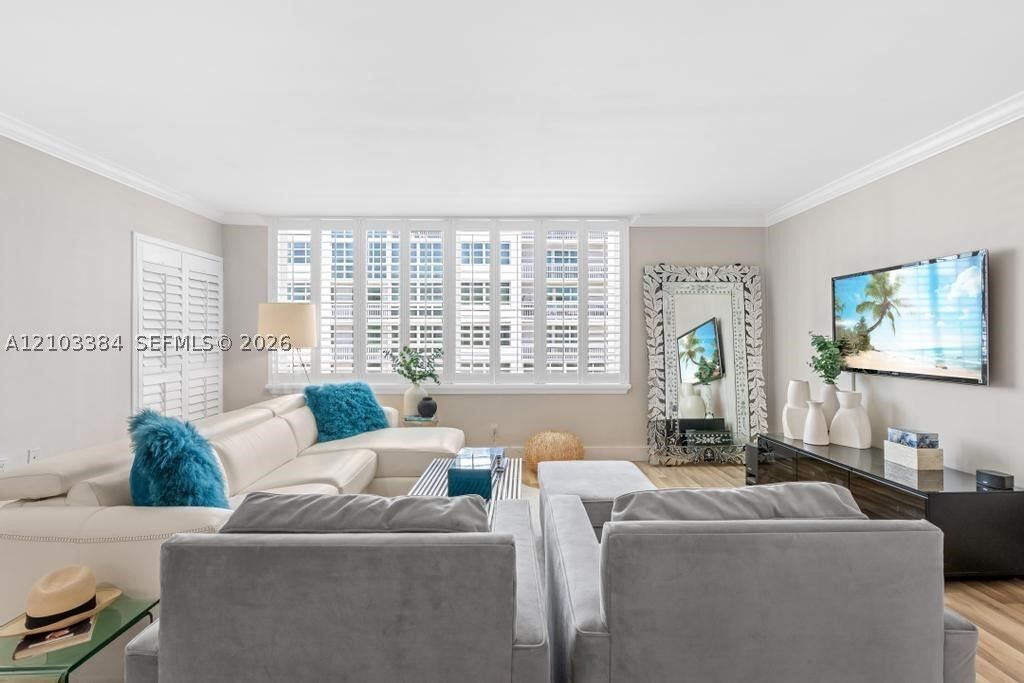 Property Photo:  5401 Collins Ave 343  FL 33140 