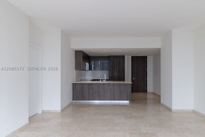 Property Photo:  68 SE 6th St 2404  FL 33131 