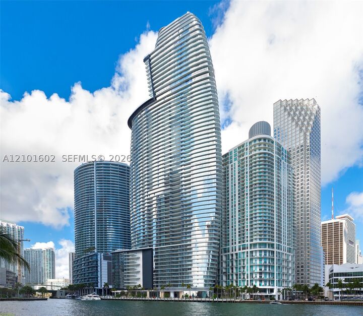 Property Photo: 300 Biscayne Boulevard Way 1205C FL 33131