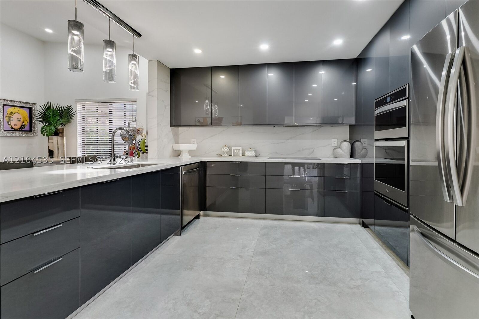 Property Photo:  21244 Harbor Way 211-21  FL 33180 