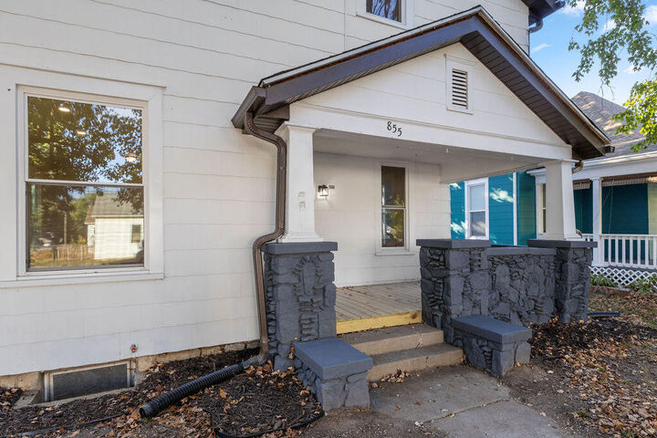Property Photo:  855 S Broadway Avenue  MO 65806 
