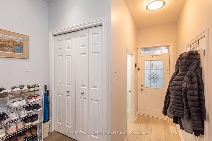 Photo de la propriété:  2025 Pennyroyal Crescent  ON K4A 0S7 