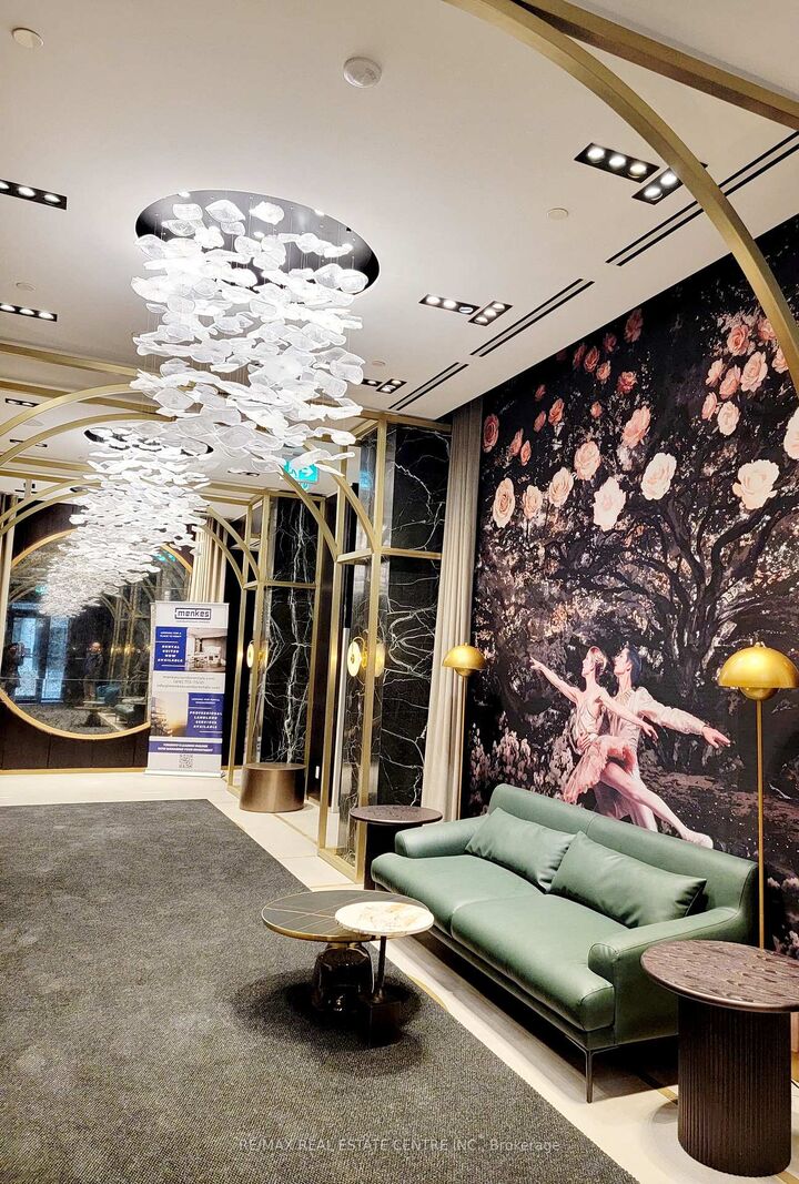 Property Photo:  771 Yonge Street 2107  ON M4W 0B8 