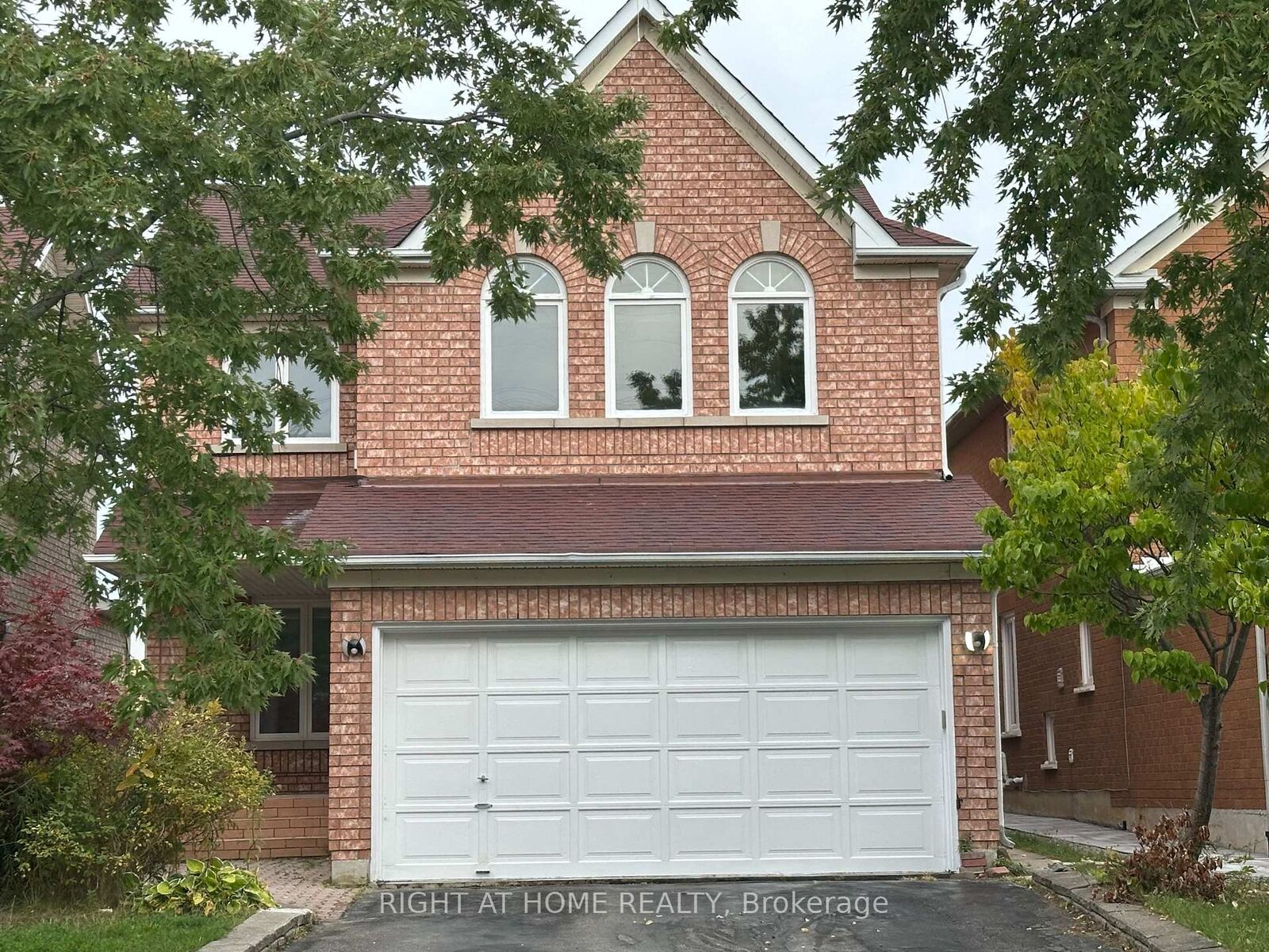 Property Photo: 186 Roxbury Street ON L3S 3T6