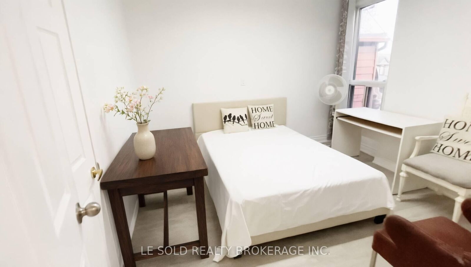 Property Photo: 271 Hallam Street 1 Bedroom ON M6H 2T7