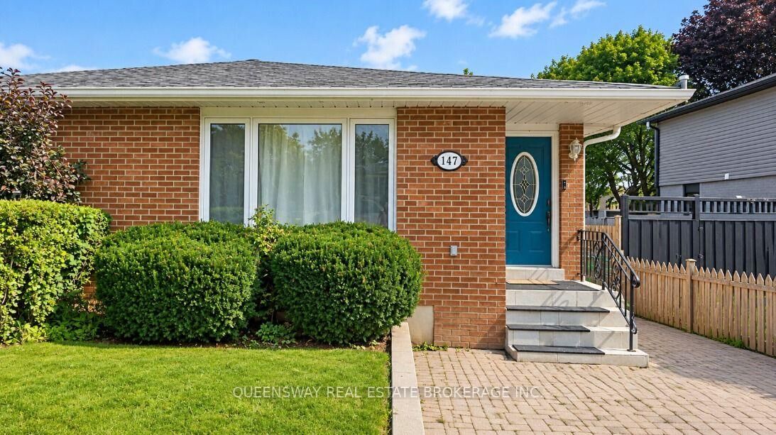 Property Photo:  147 Bonham Boulevard  ON L5M 1C9 