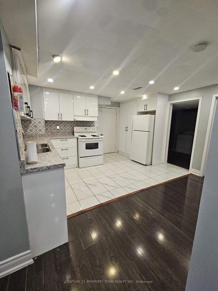 Property Photo: 4473 Marshdale Court ON L5M 4G2