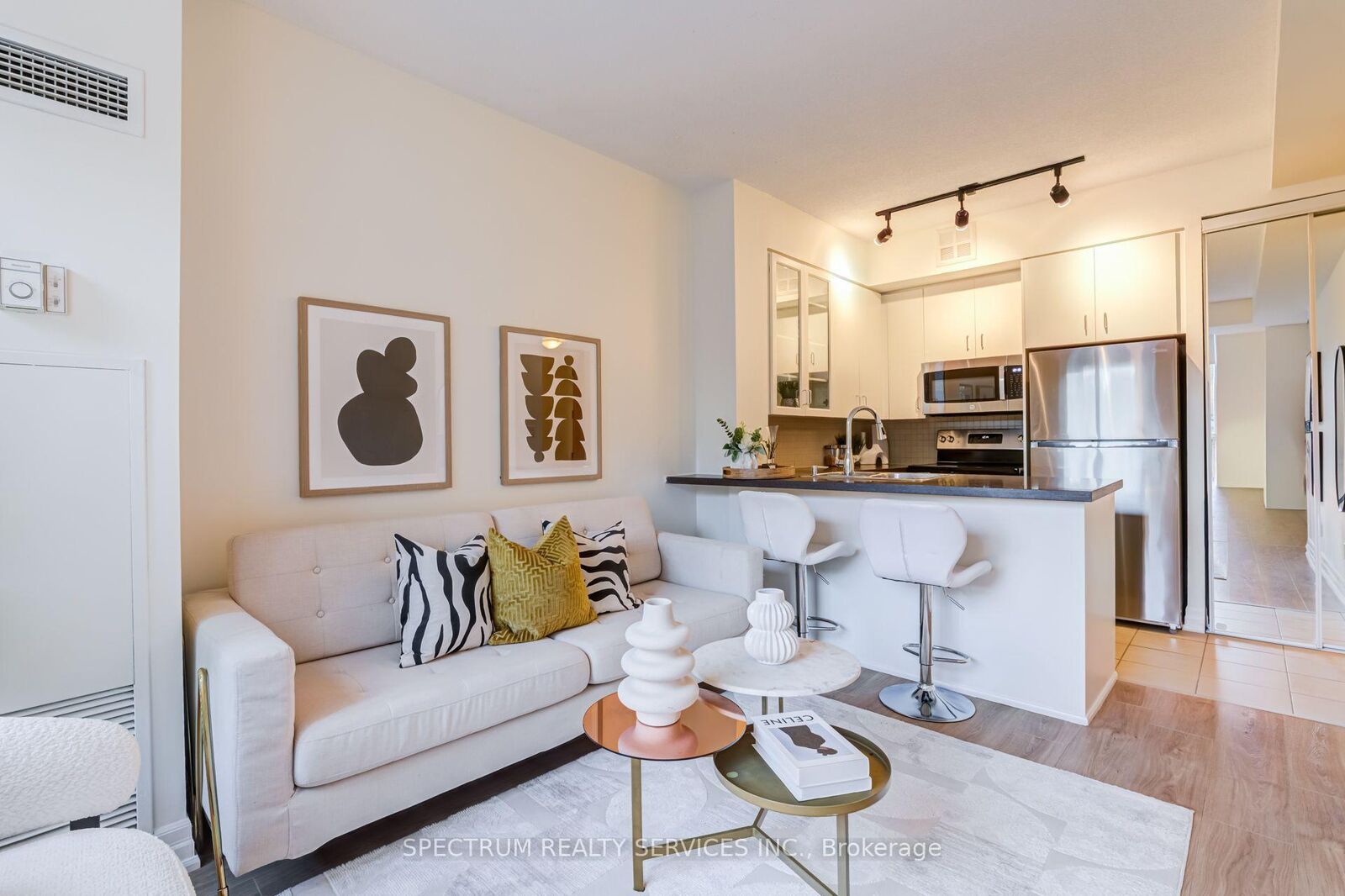 Property Photo: 70 Alexander Street ON M4Y 3B6