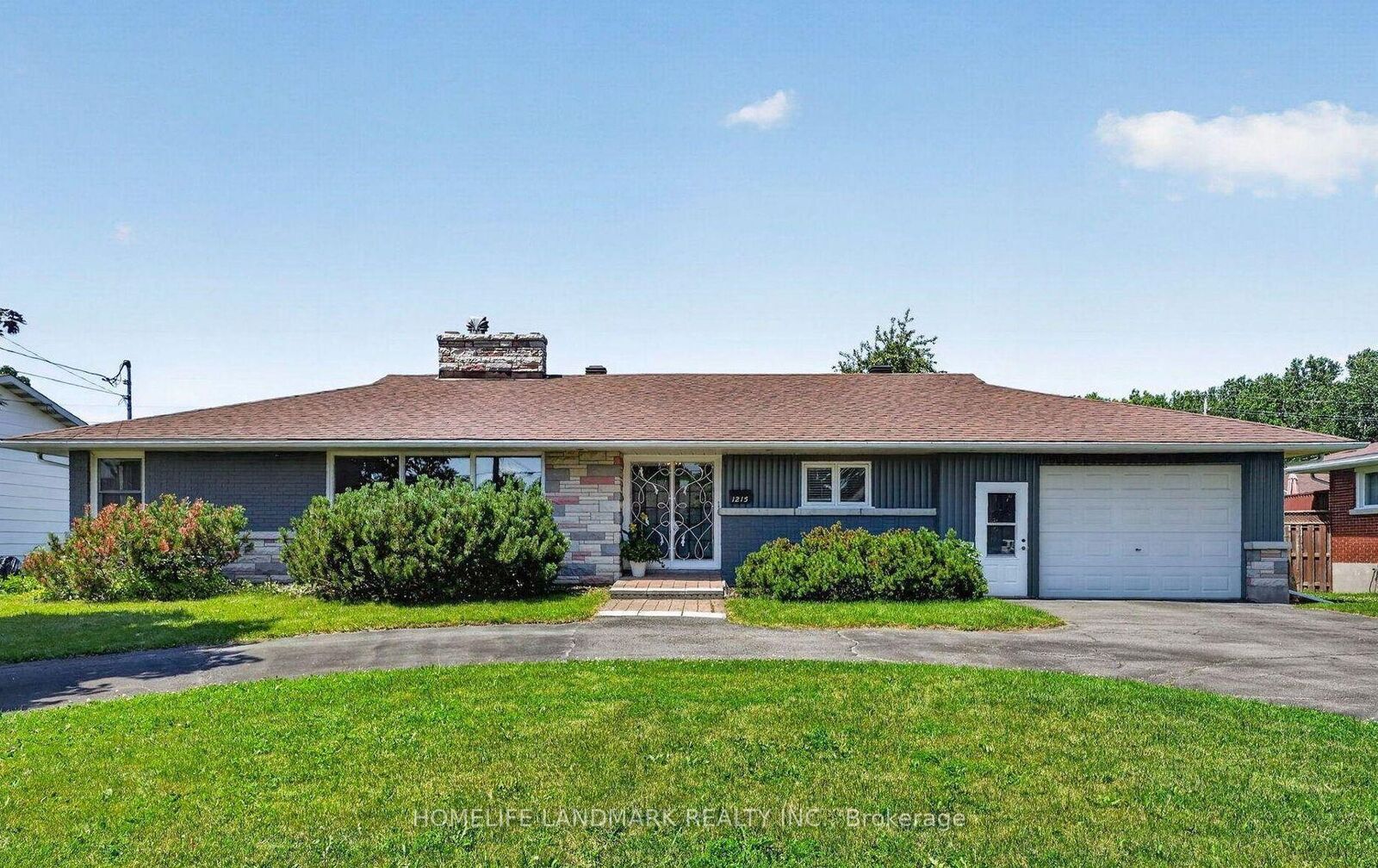 Property Photo: 1215 Princess Street ON K6J 1S2